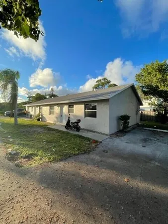 $2,000 | 1420 Barton Road, Lake Worth Beach, FL 33460