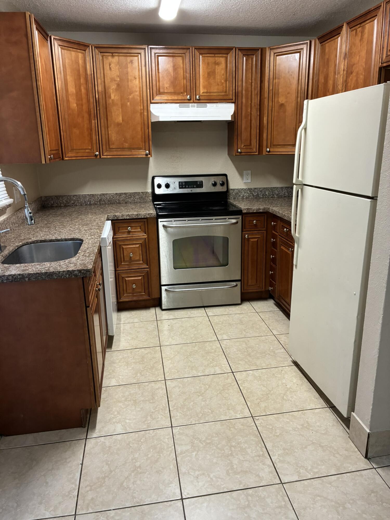 1420 Barton Road Lake Worth Beach, FL 33460 - Photo 3 of 12 IMG_0088