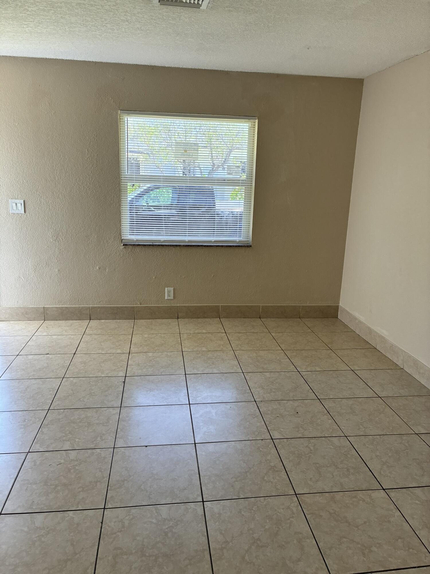 1420 Barton Road Lake Worth Beach, FL 33460 - Photo 5 of 12 IMG_0090