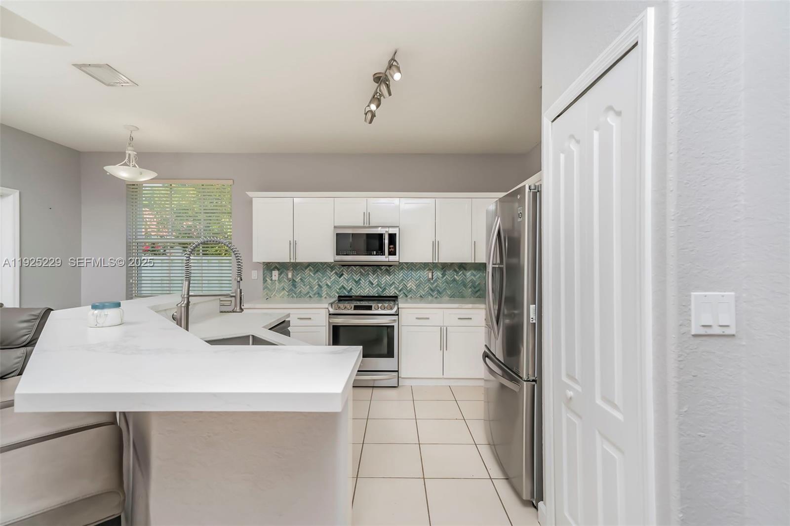 3808 Southwest 165th Terrace Miramar, FL 33027 - Photo 7 of 40