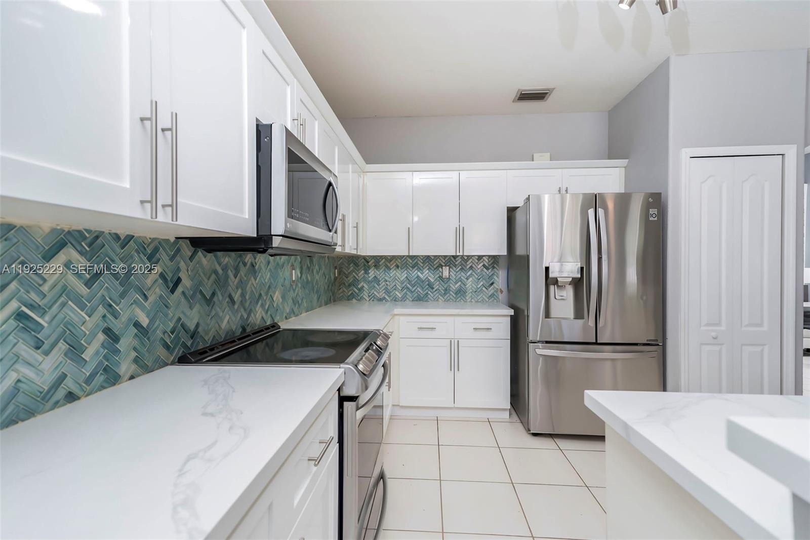 3808 Southwest 165th Terrace Miramar, FL 33027 - Photo 9 of 40