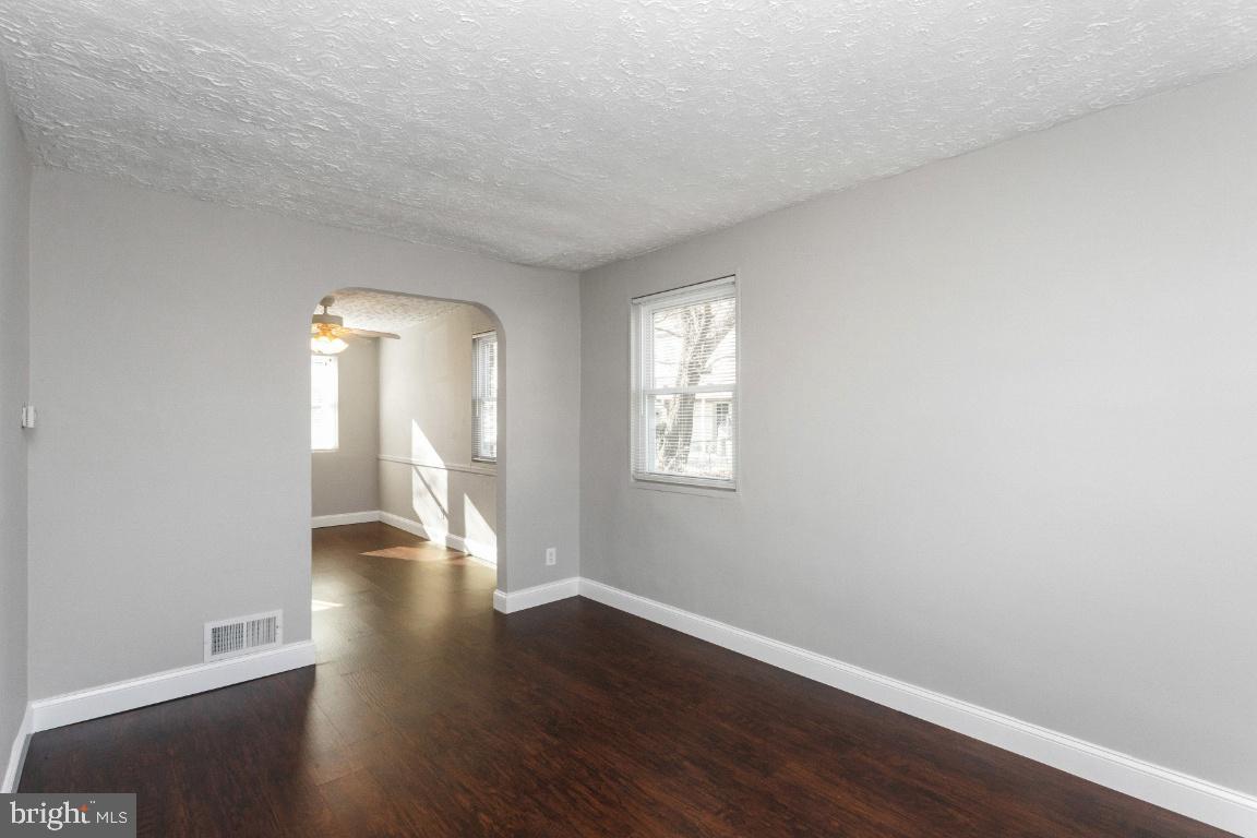 4109 Colborne Road Baltimore, MD 21229 - Photo 4 of 20 Gallery Image 4