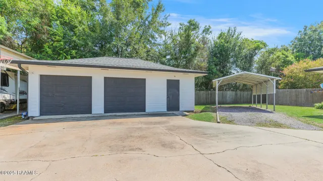 $249,900 | 811 West Viator Street, Delcambre, LA 70528