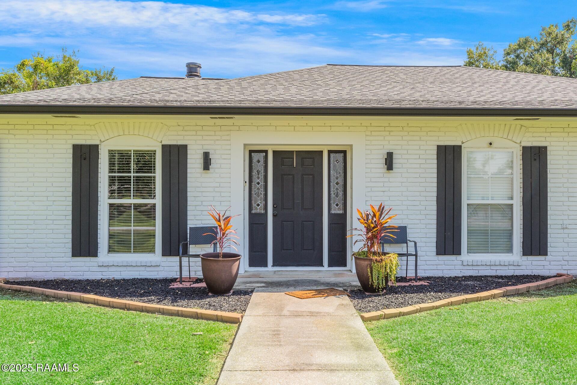 811 West Viator Street Delcambre, LA 70528 - Photo 4 of 29 811 Viator -4