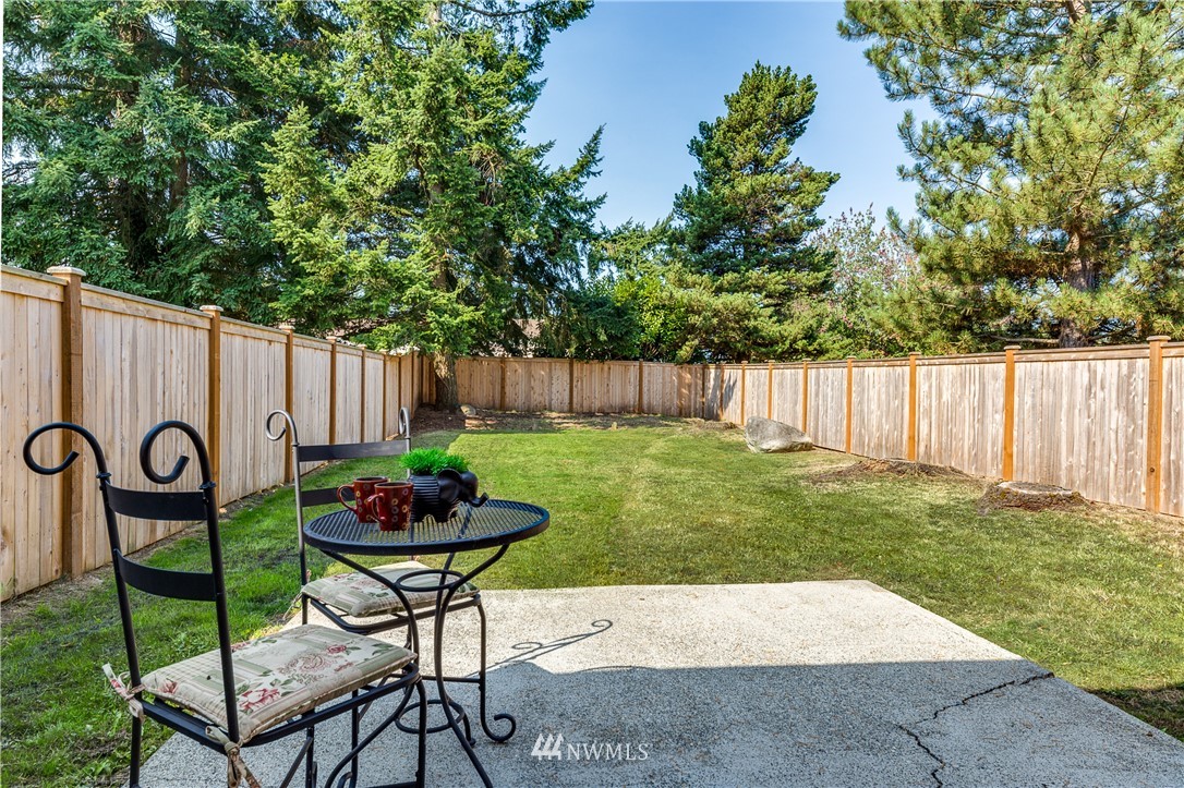 6324 Cady Road, Unit B Everett, WA 98203 - Photo 6 of 22 a backyard of a house with table and chairs
