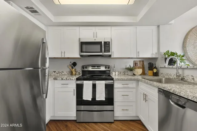 $1,283 | 16220 North 7th Street, Unit 1, Phoenix, AZ 85022