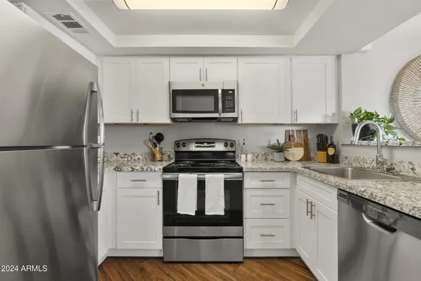 $1,299 | 16220 North 7th Street, Unit 1, Phoenix, AZ 85022