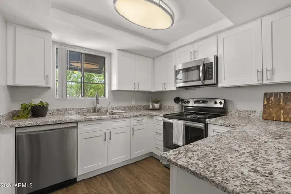 $1,315 | 16220 North 7th Street, Unit 1, Phoenix, AZ 85022