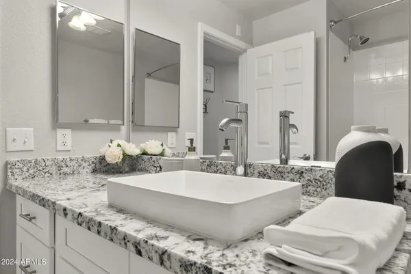 $1,315 | 16220 North 7th Street, Unit 1, Phoenix, AZ 85022