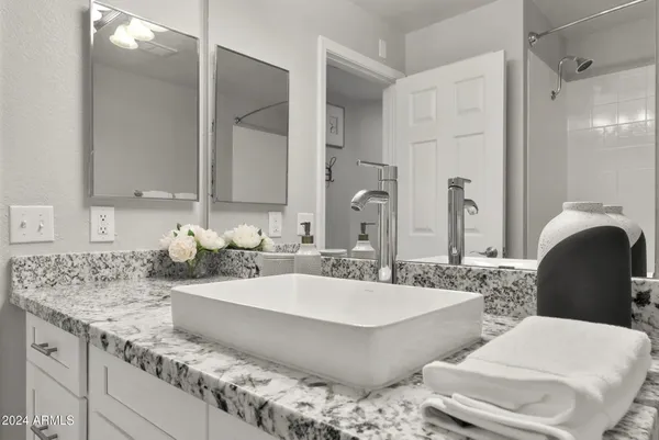 $1,299 | 16220 North 7th Street, Unit 1, Phoenix, AZ 85022