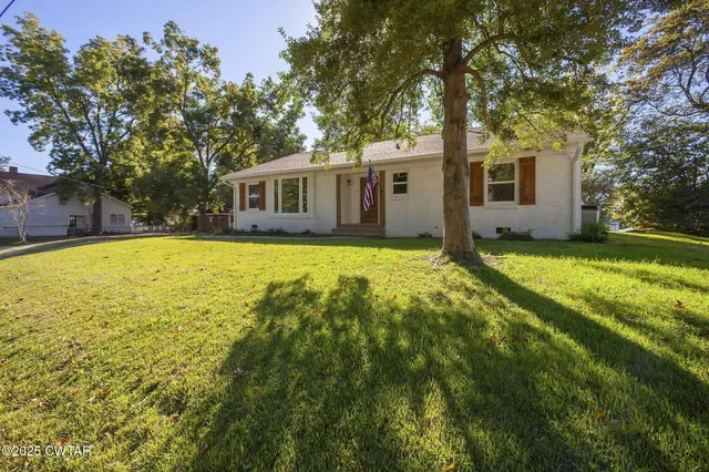 a view of a house with a yard