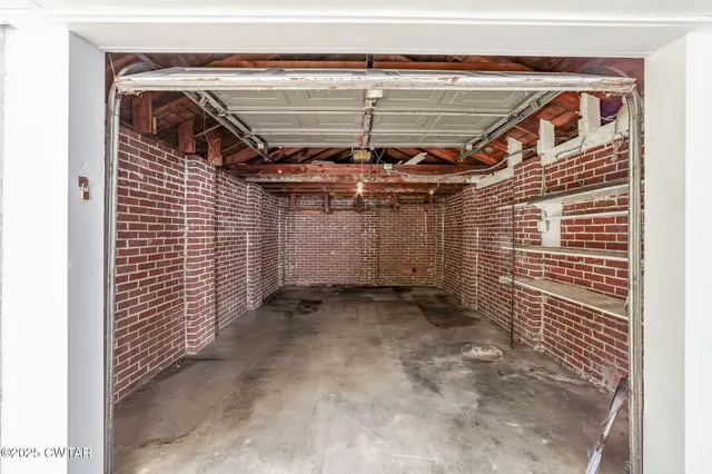 a view of a garage with a white house