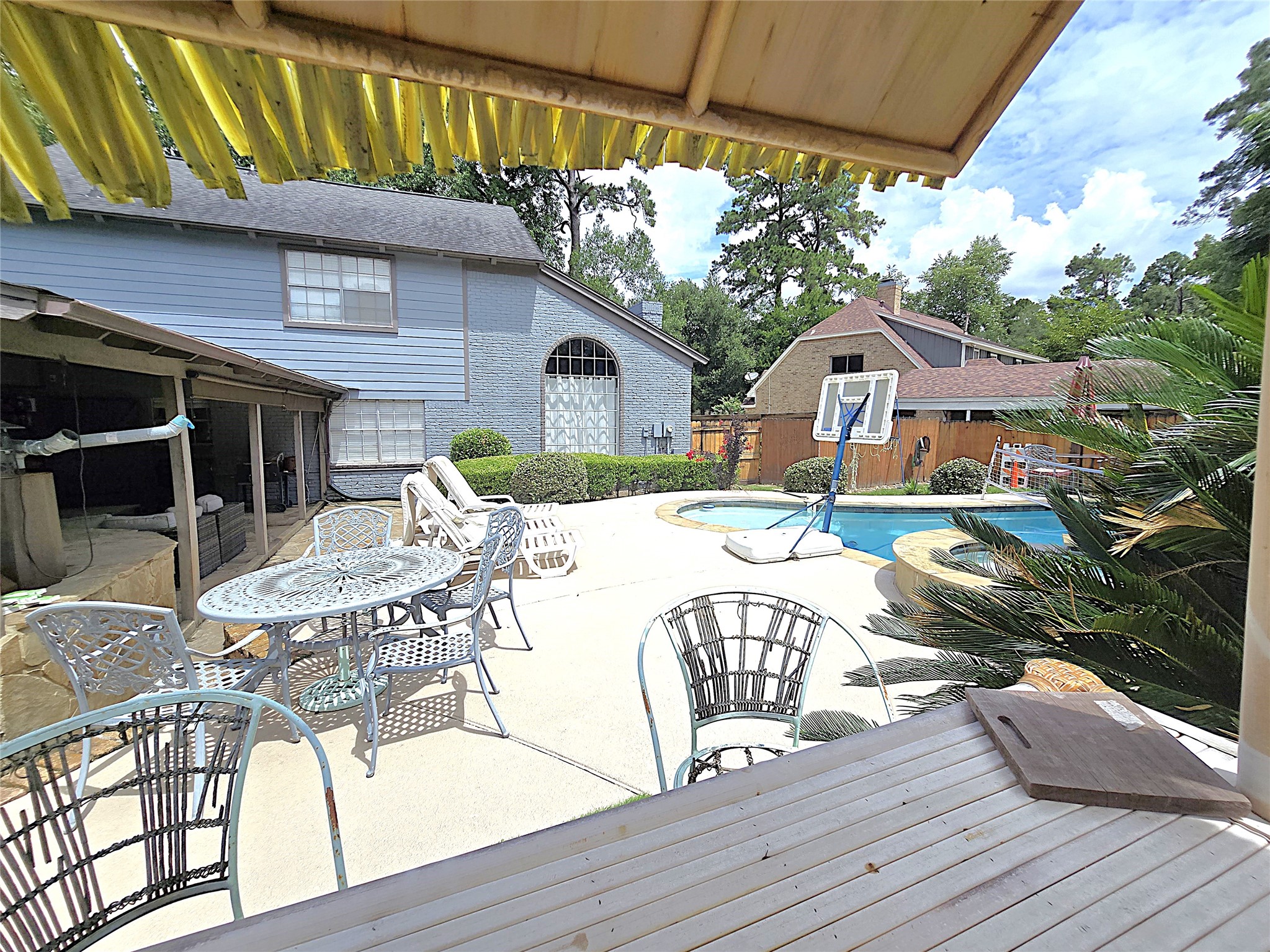 560 Brandon Road Conroe, TX 77302 - Photo 40 of 45 a view of a patio with table and chairs with wooden floor and fence