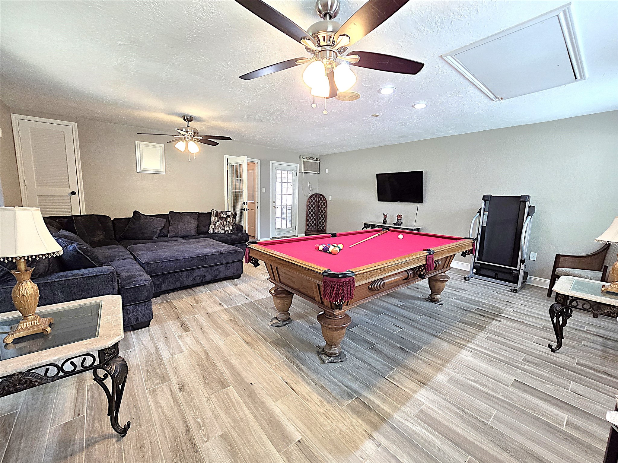560 Brandon Road Conroe, TX 77302 - Photo 9 of 45 a living room with furniture a flat screen tv and a chandelier