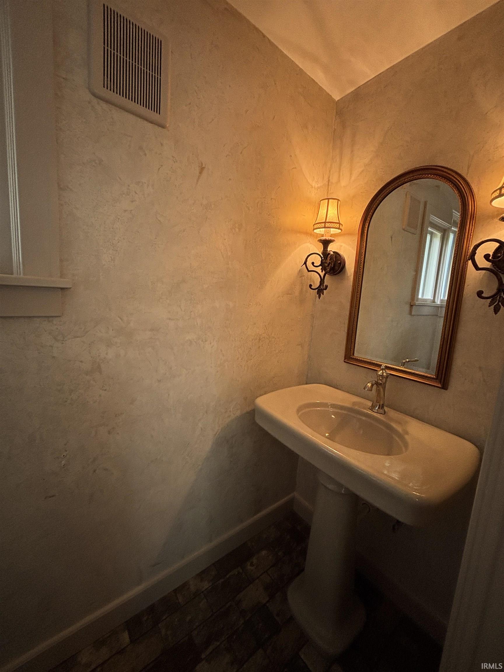 2611 Terrace Road Fort Wayne, IN 46805 - Photo 8 of 33 Gallery Image 8