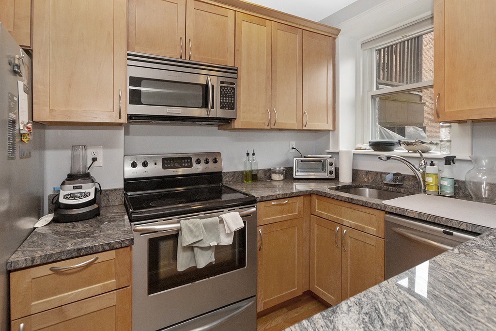 13 Garrison Road, Unit 1 Brookline, MA 02445 - Photo 5 of 10 Gallery Image 5