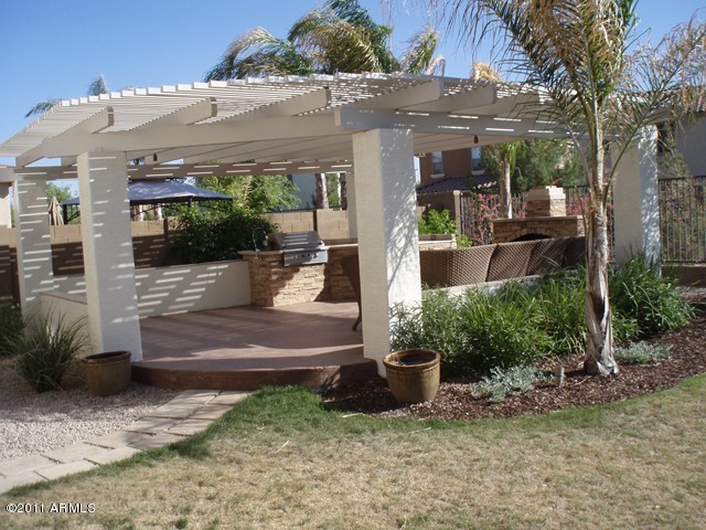 2933 East Blue Sage Road Gilbert, AZ 85297 - Photo 18 of 18 a view of a fountain in front of house