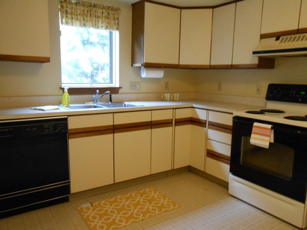 8 Birch Meadow Road, Unit 8 Brunswick, ME 04011 - Photo 8 of 17 The large kitchen is light and bright.