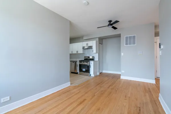 $1,799 | 6239 North Western Avenue, Unit 311, Chicago, IL 60659
