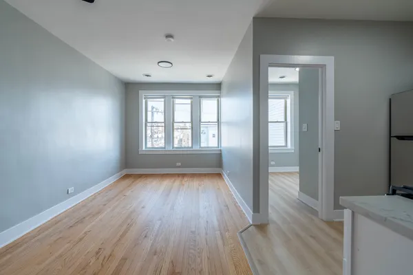 $1,799 | 6239 North Western Avenue, Unit 311, Chicago, IL 60659