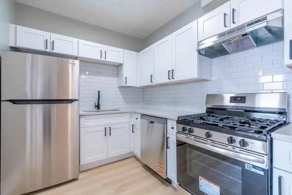 $1,799 | 6239 North Western Avenue, Unit 311, Chicago, IL 60659