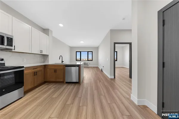 $2,150 | 87-89 Mary Street, Unit 504, Paterson, NJ 07503
