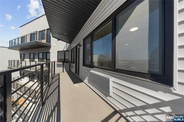 $2,150 | 87-89 Mary Street, Unit 504, Paterson, NJ 07503