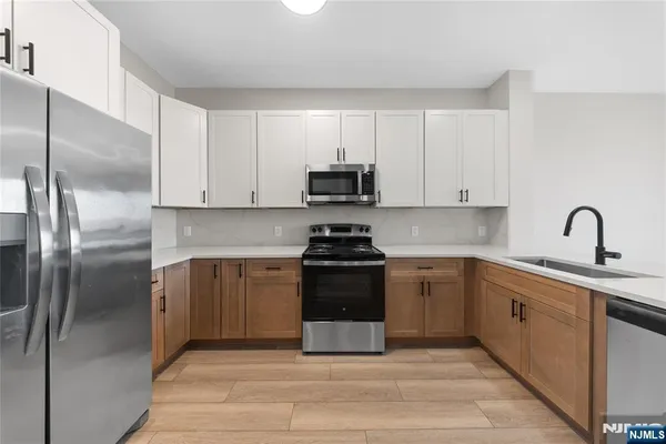 $2,150 | 87-89 Mary Street, Unit 504, Paterson, NJ 07503