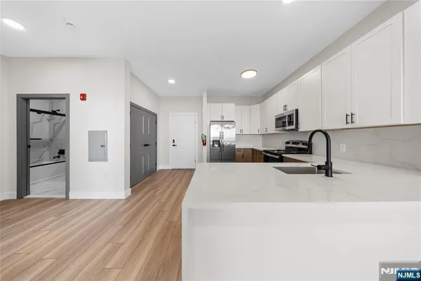 $2,150 | 87-89 Mary Street, Unit 504, Paterson, NJ 07503