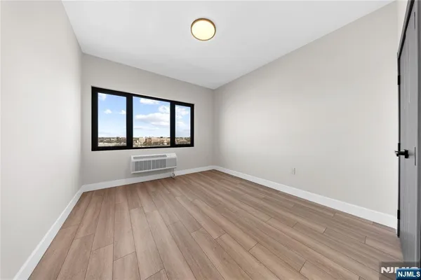 $2,150 | 87-89 Mary Street, Unit 504, Paterson, NJ 07503