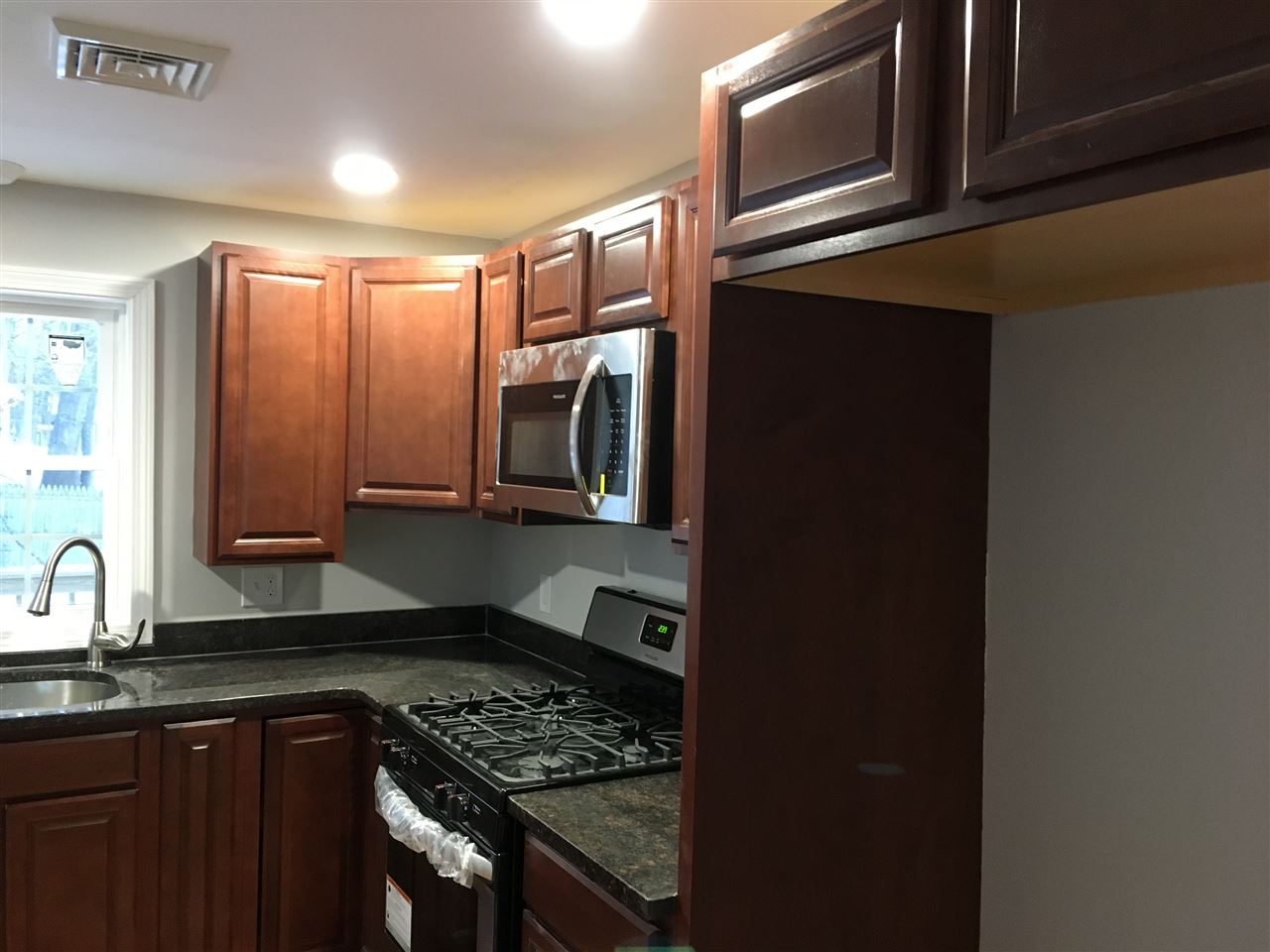7 Stackpole Road Somersworth, NH 03878 - Photo 3 of 20