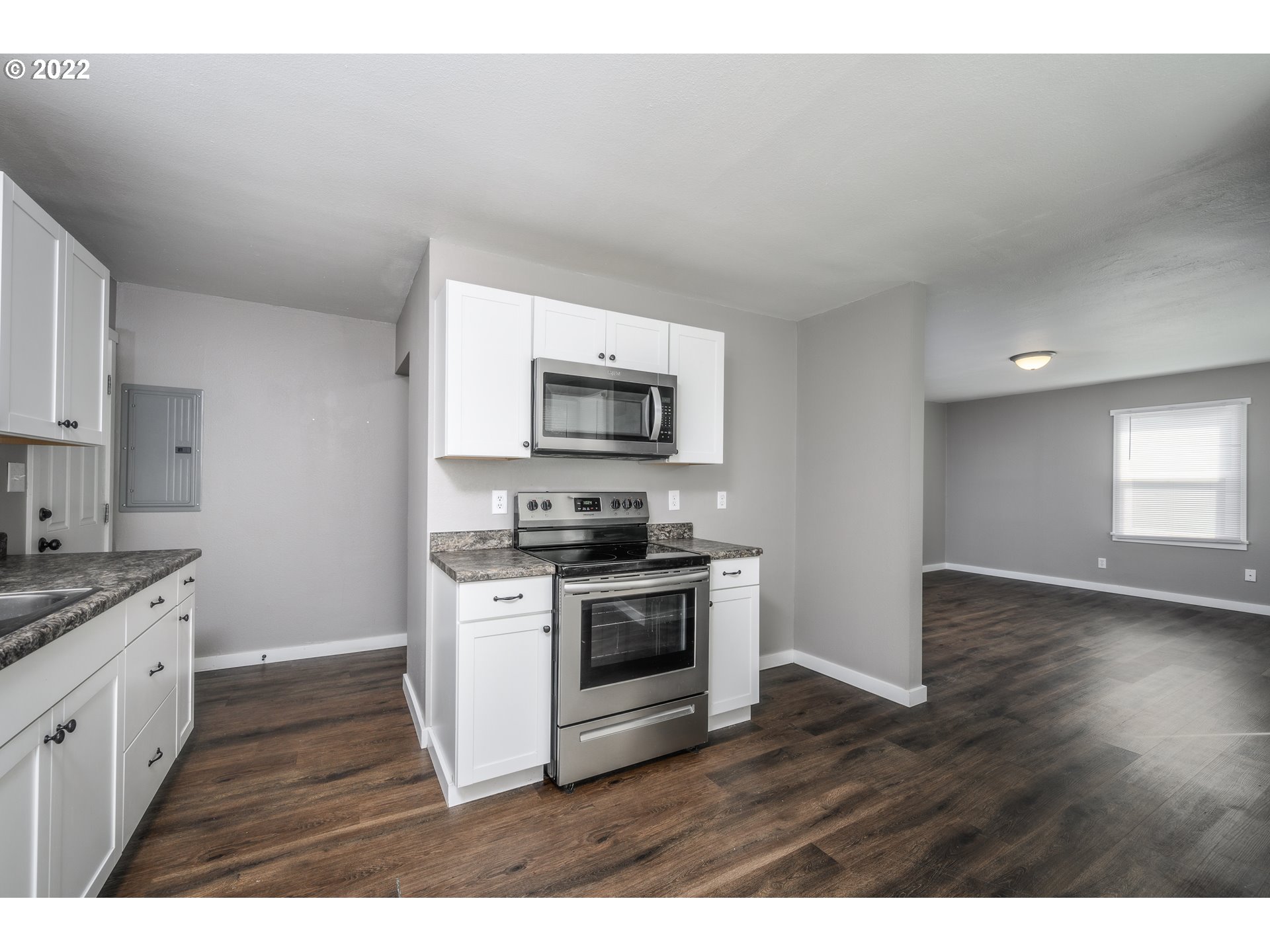 2942 Field Street Longview, WA 98632 - Photo 8 of 27 Gallery Image 8