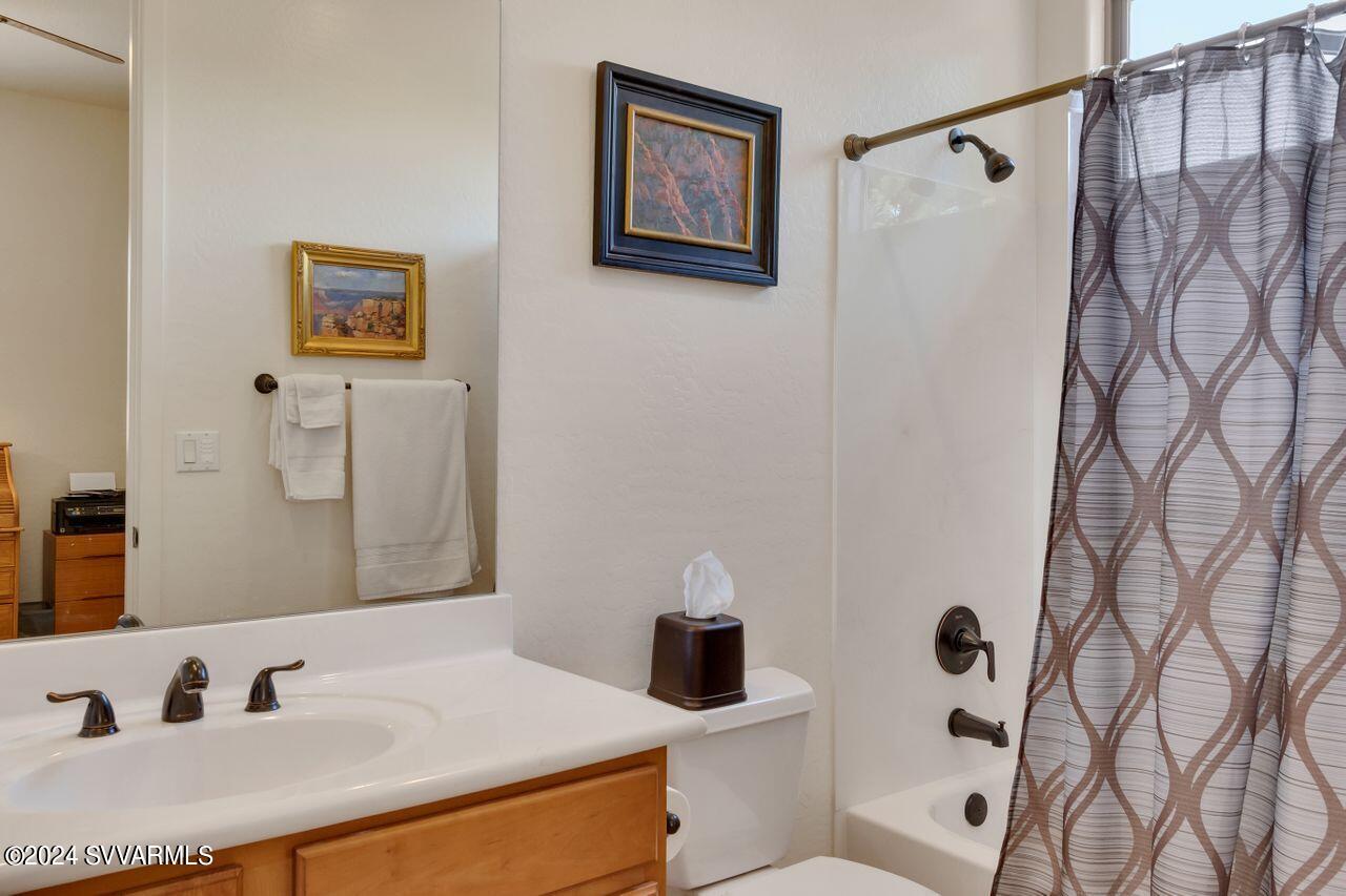 245 Ridge Rock Road Sedona, AZ 86351 - Photo 26 of 40 Guest BR Ensuite Bath
