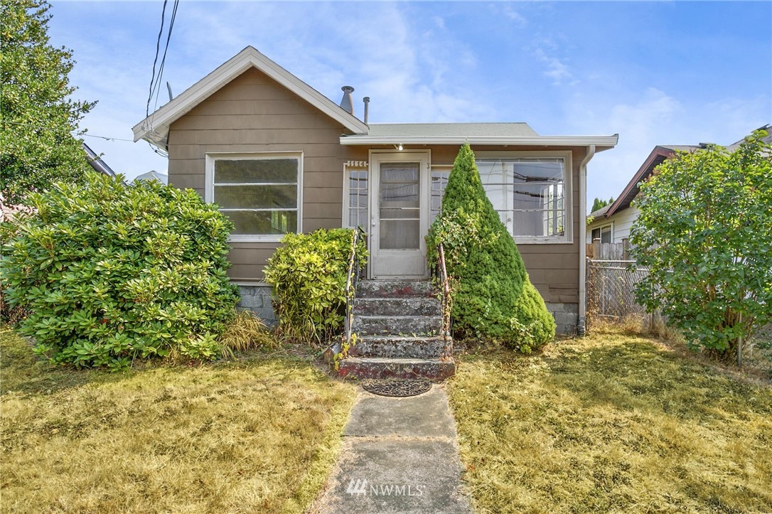 1114 Perry Avenue Bremerton, WA 98310 - Photo 1 of 21 Gallery Image 1