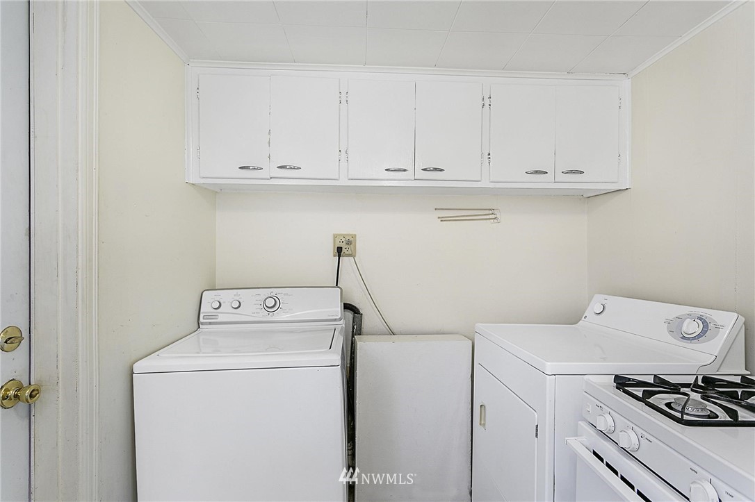 1114 Perry Avenue Bremerton, WA 98310 - Photo 11 of 21 Gallery Image 11