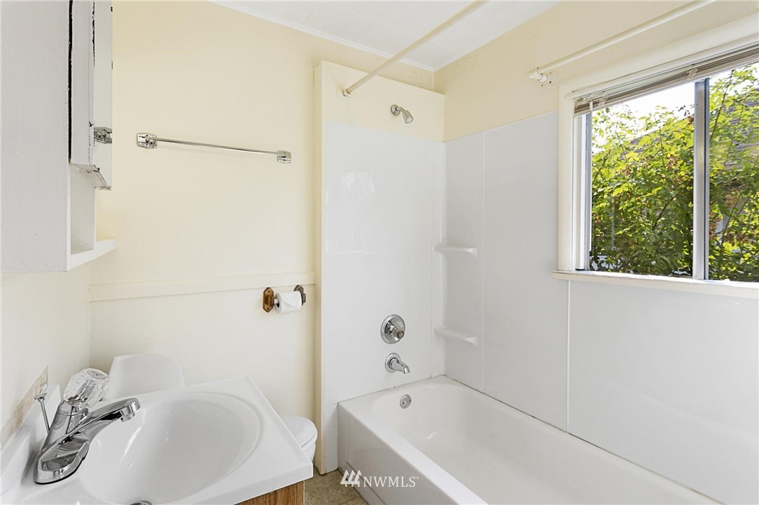 1114 Perry Avenue Bremerton, WA 98310 - Photo 13 of 21 Gallery Image 13