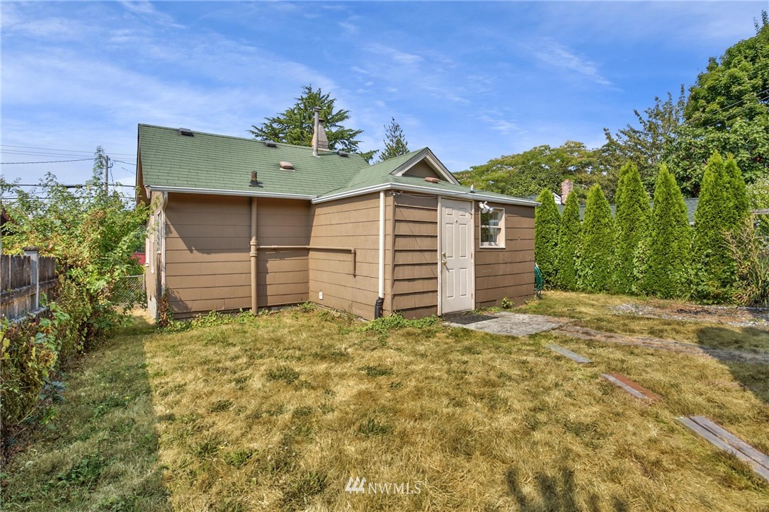 1114 Perry Avenue Bremerton, WA 98310 - Photo 18 of 21 Gallery Image 18