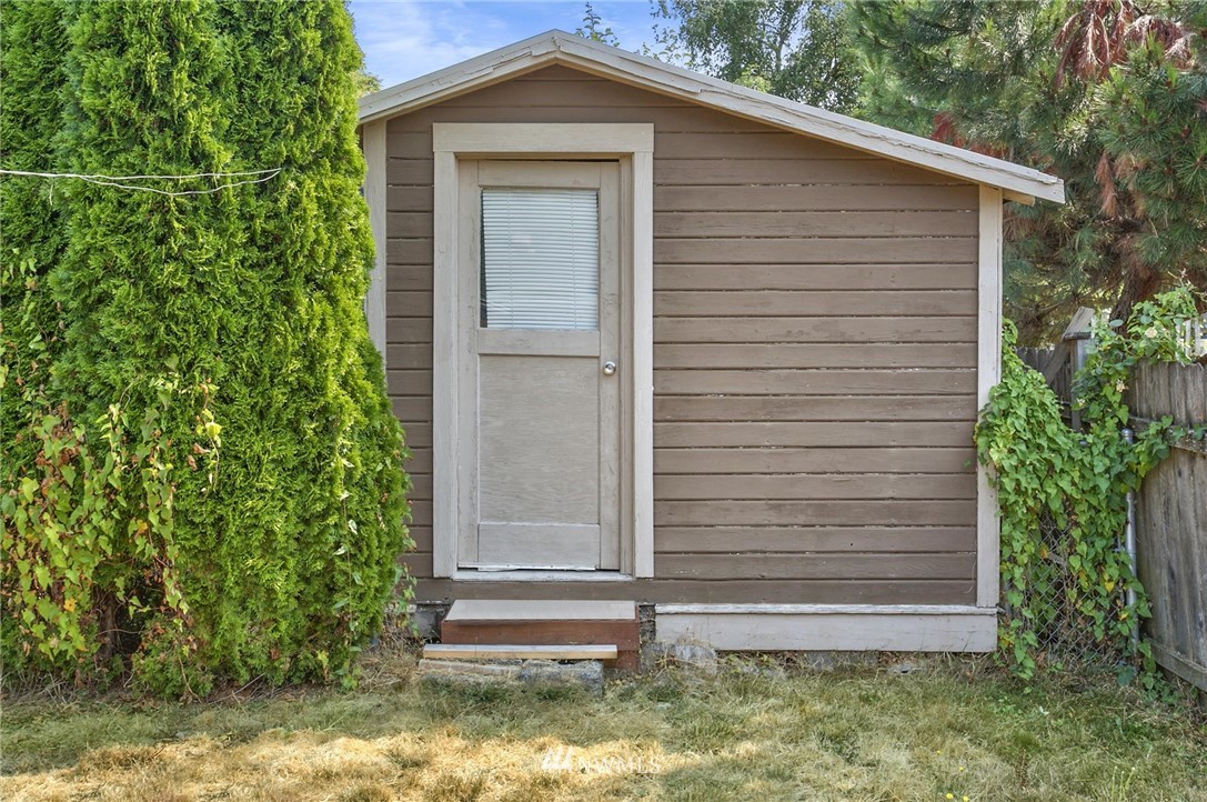 1114 Perry Avenue Bremerton, WA 98310 - Photo 20 of 21 Gallery Image 20