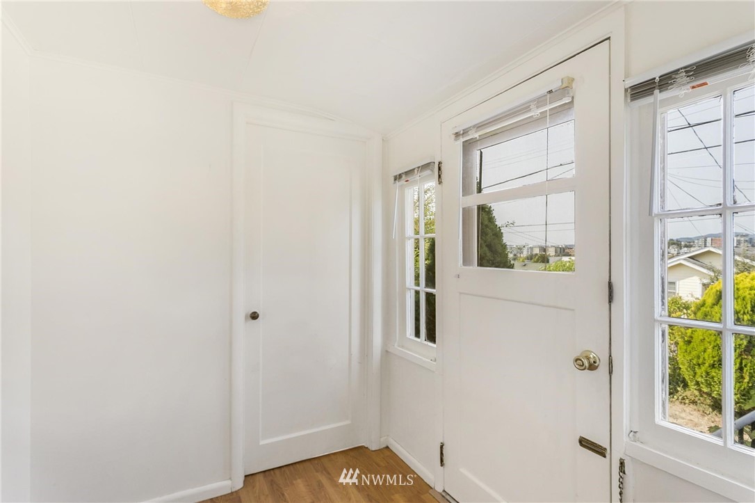 1114 Perry Avenue Bremerton, WA 98310 - Photo 3 of 21 Gallery Image 3