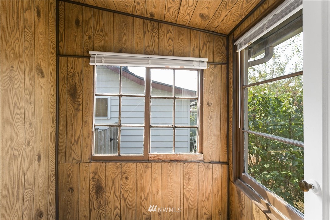 1114 Perry Avenue Bremerton, WA 98310 - Photo 4 of 21 Gallery Image 4