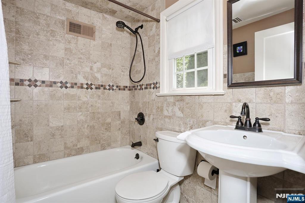 396 Burlington Road Paramus, NJ 07652 - Photo 27 of 46