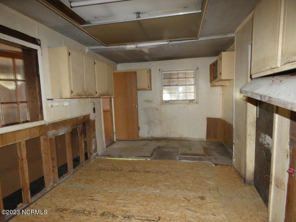 2006 Tower Hill Road Kinston, NC 28501 - Photo 7 of 26 15 KITCHEN
