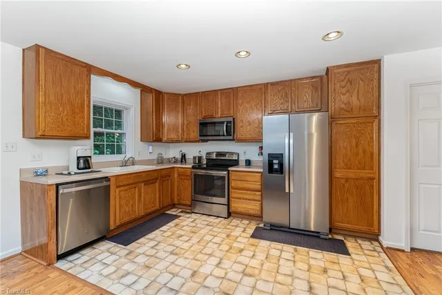 $299,500 | 634 East Swannanoa Avenue, Liberty, NC 27298