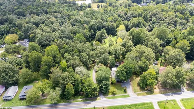 $299,500 | 634 East Swannanoa Avenue, Liberty, NC 27298