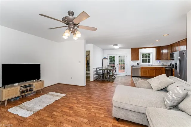 $299,500 | 634 East Swannanoa Avenue, Liberty, NC 27298