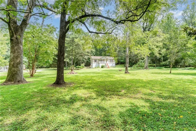 $299,500 | 634 East Swannanoa Avenue, Liberty, NC 27298