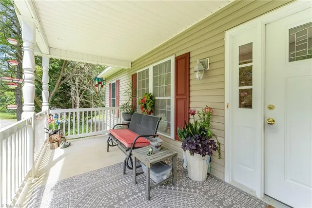 $299,500 | 634 East Swannanoa Avenue, Liberty, NC 27298