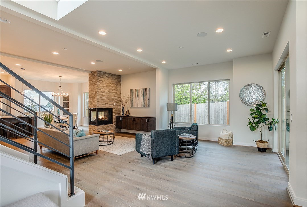 1814 Northeast 13th Street Renton, WA 98056 - Photo 2 of 25 Gallery Image 2