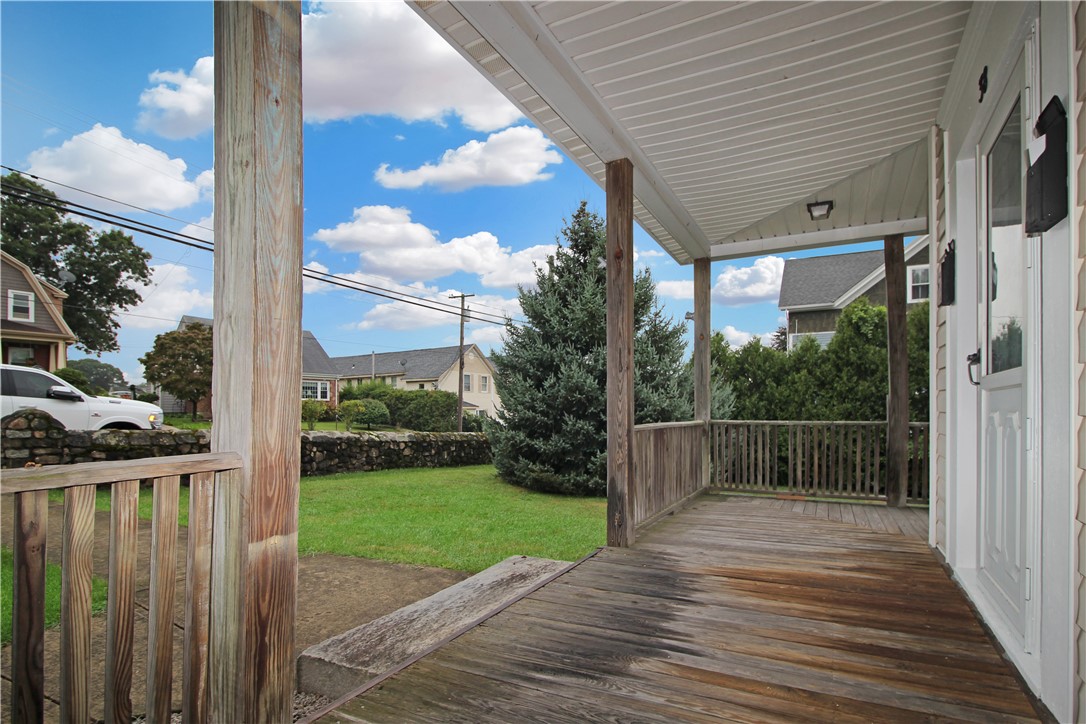 38 Oak Street Westerly, RI 02891 - Photo 3 of 33 Gallery Image 3
