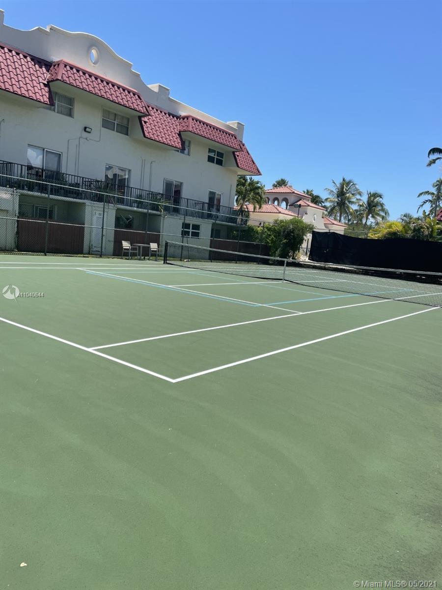 6709 North Kendall Drive, Unit 222 Pinecrest, FL 33156 - Photo 22 of 23 a view of a basket ball ground